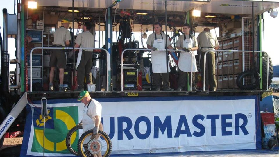 Oficiální gumaři Dakaru 2007 čekají na zákazníky