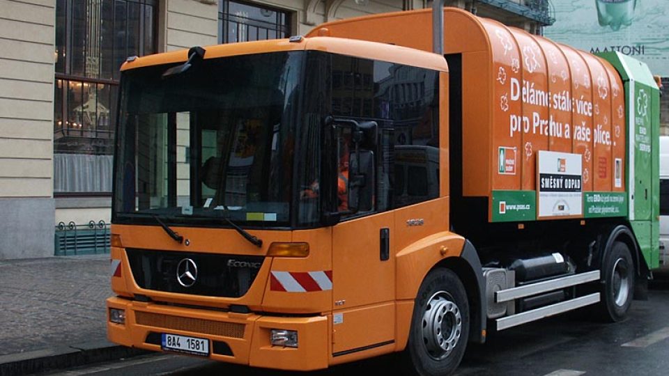 Vůz Pražských služeb na zemní plyn