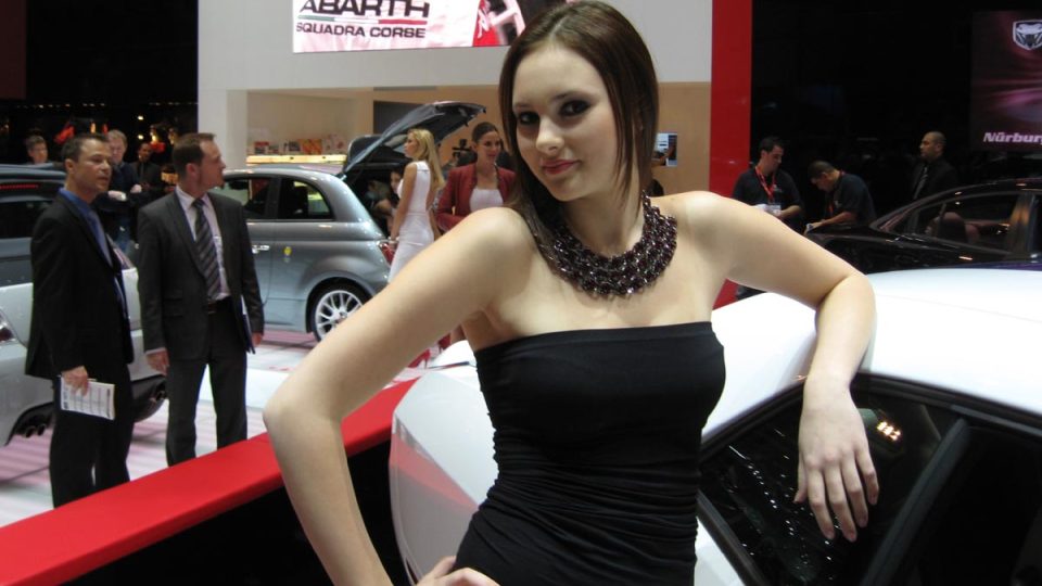 Hostesky na autosalónu v Ženevě