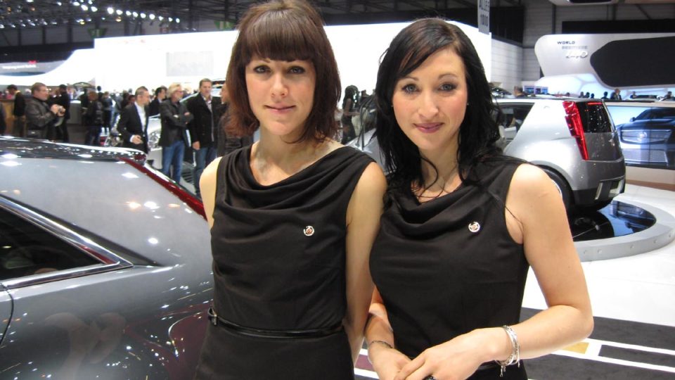 Hostesky na autosalónu v Ženevě