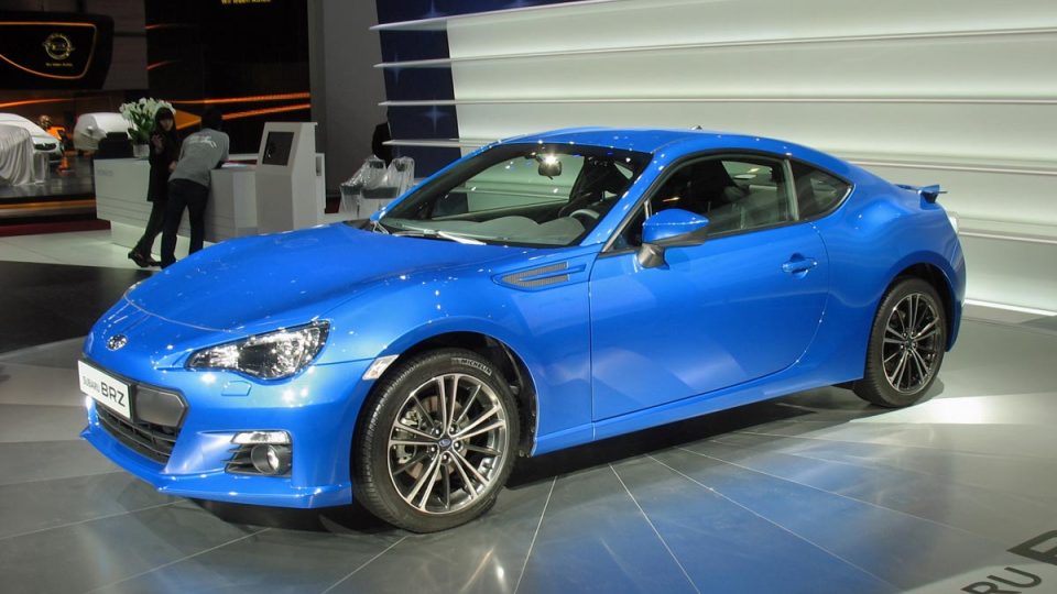 Zkratka BRZ znamená: B jako Boxer (motor), R jako rear wheel drive (zadní pohon kol), Z jako Zenith (vrchol)