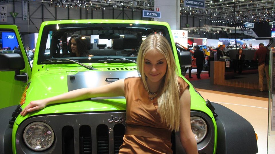 Hostesky na ženevském autosalónu