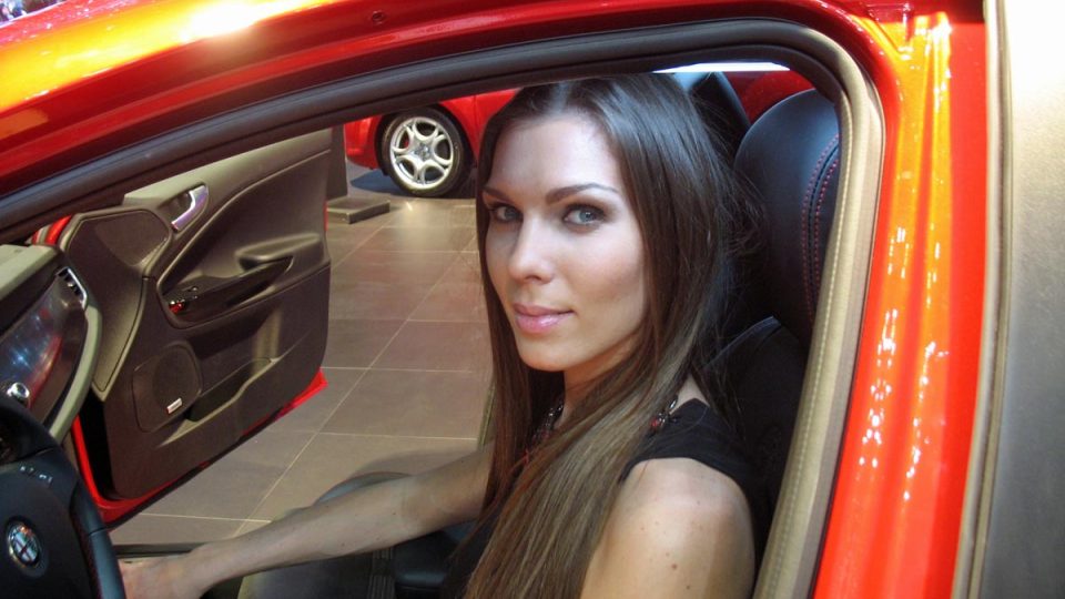 Hostesky na ženevském autosalónu