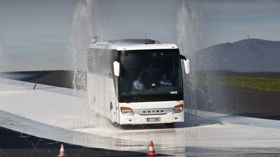 Setra autobusy na polygonu Most