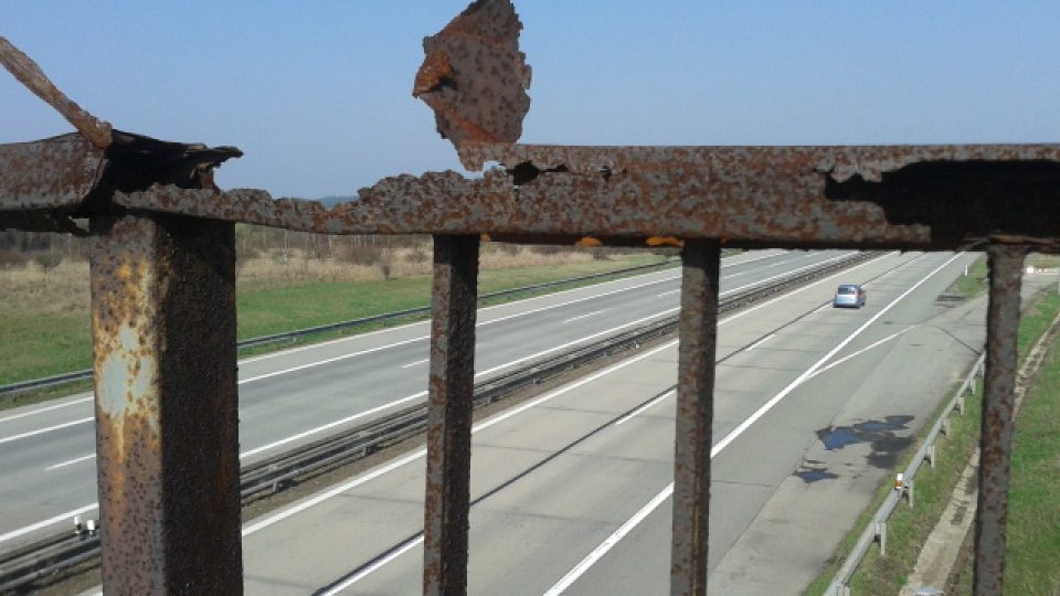 Mosty nad D1 na Vysočině jsou často v havarijním stavu