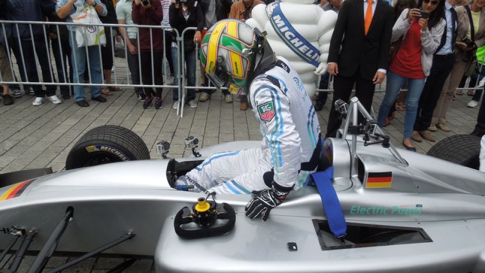 Lucas di Grassi usedá do formule poháněné elektřinou