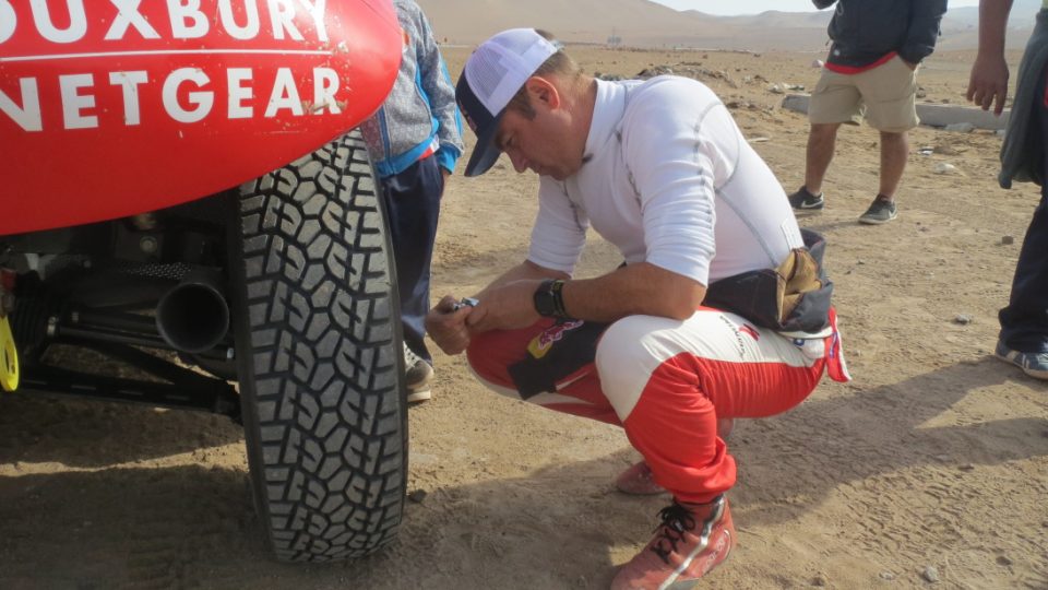 De Villiers upoští před dunami pneumatik