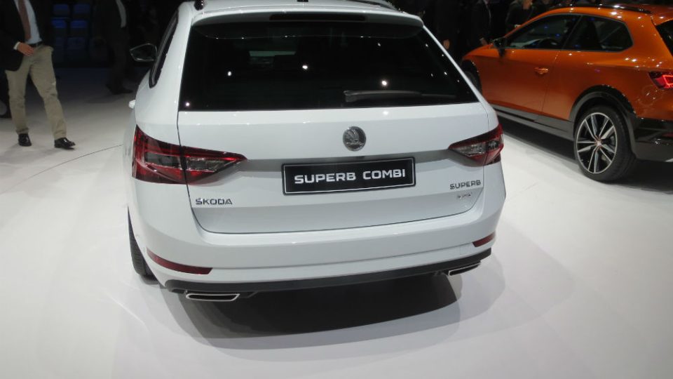 Nová Škoda Superb kombi 6